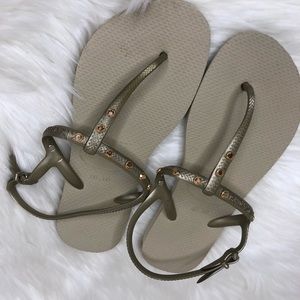 NWOT Havaianas Gold Studded Sandals SZ 7/8 W